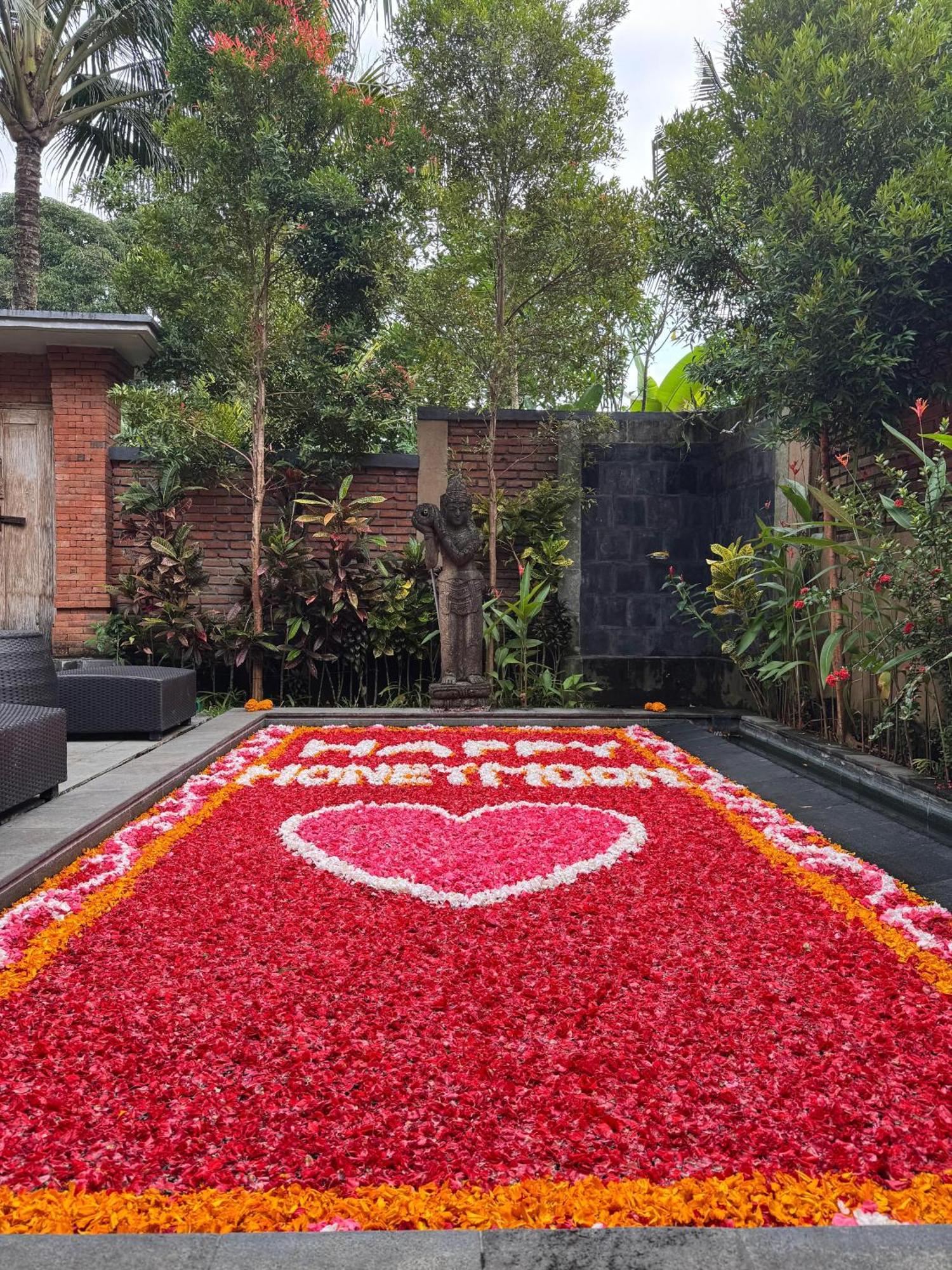 Ubud Suarga Private Pool Villa Buitenkant foto